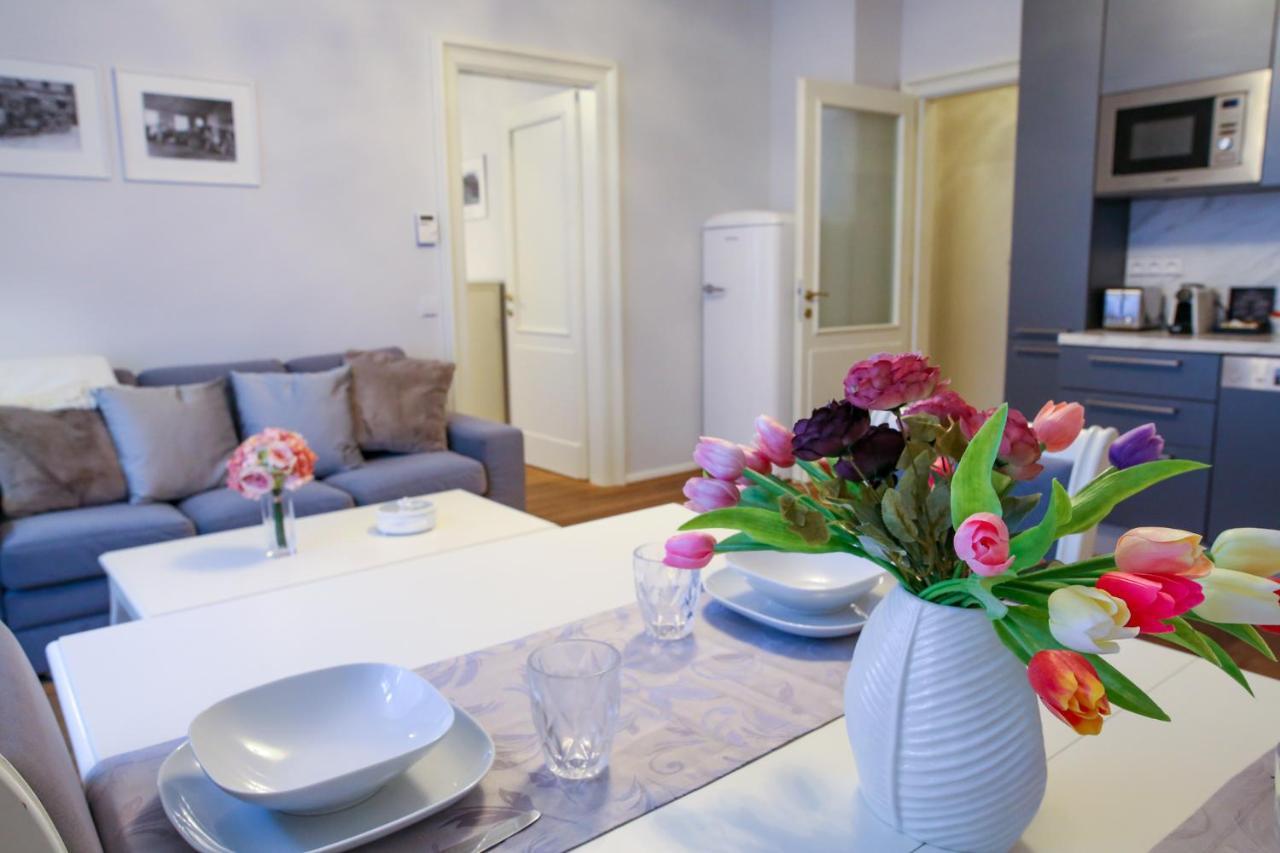 White & Gray Apartments Prague Ngoại thất bức ảnh