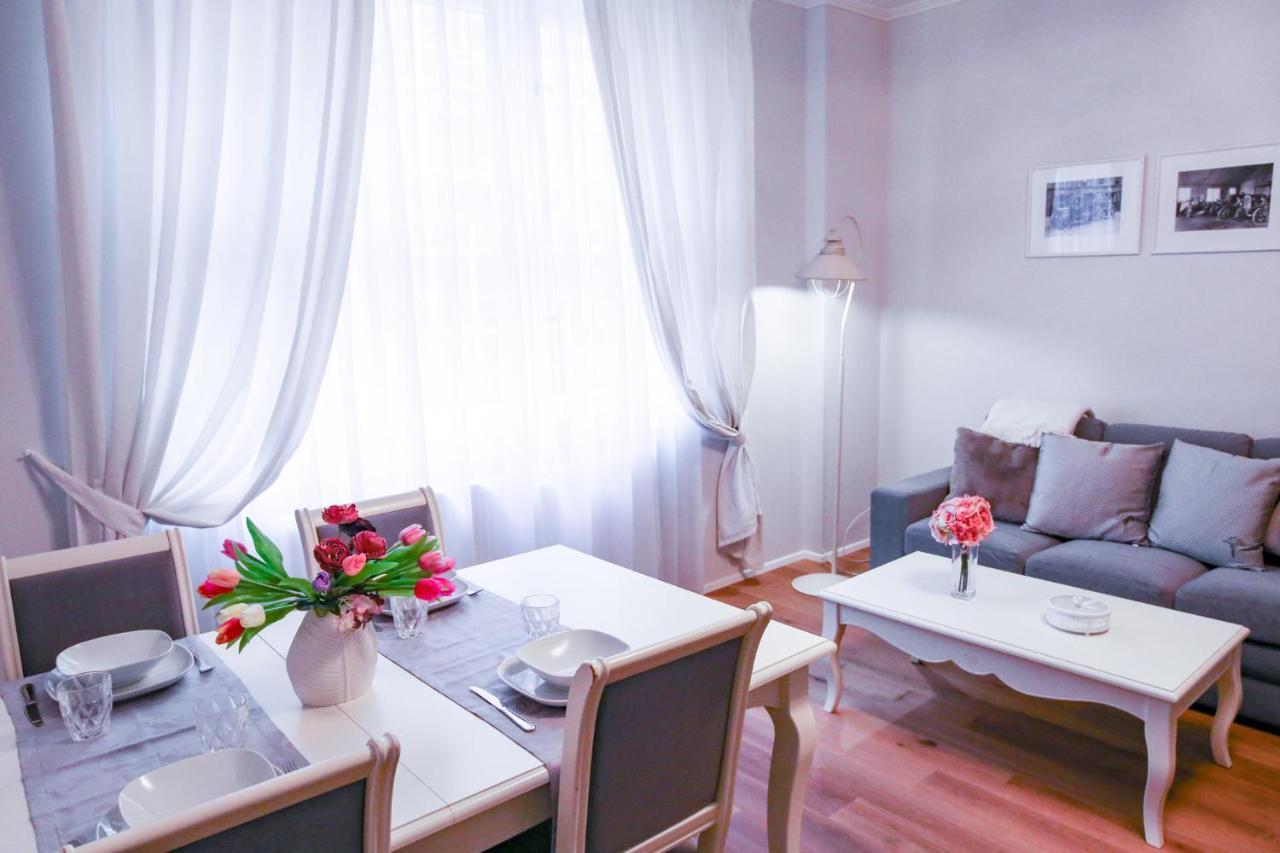 White & Gray Apartments Prague Ngoại thất bức ảnh