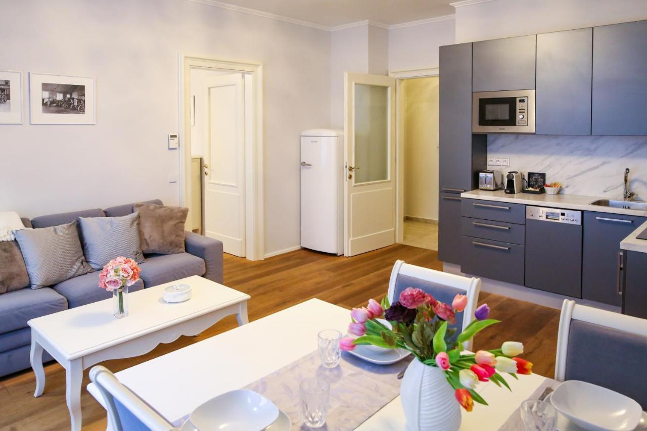 White & Gray Apartments Prague Ngoại thất bức ảnh